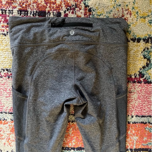 Lululemon leggings grey side and back pockets size 6 - Picture 7 of 8